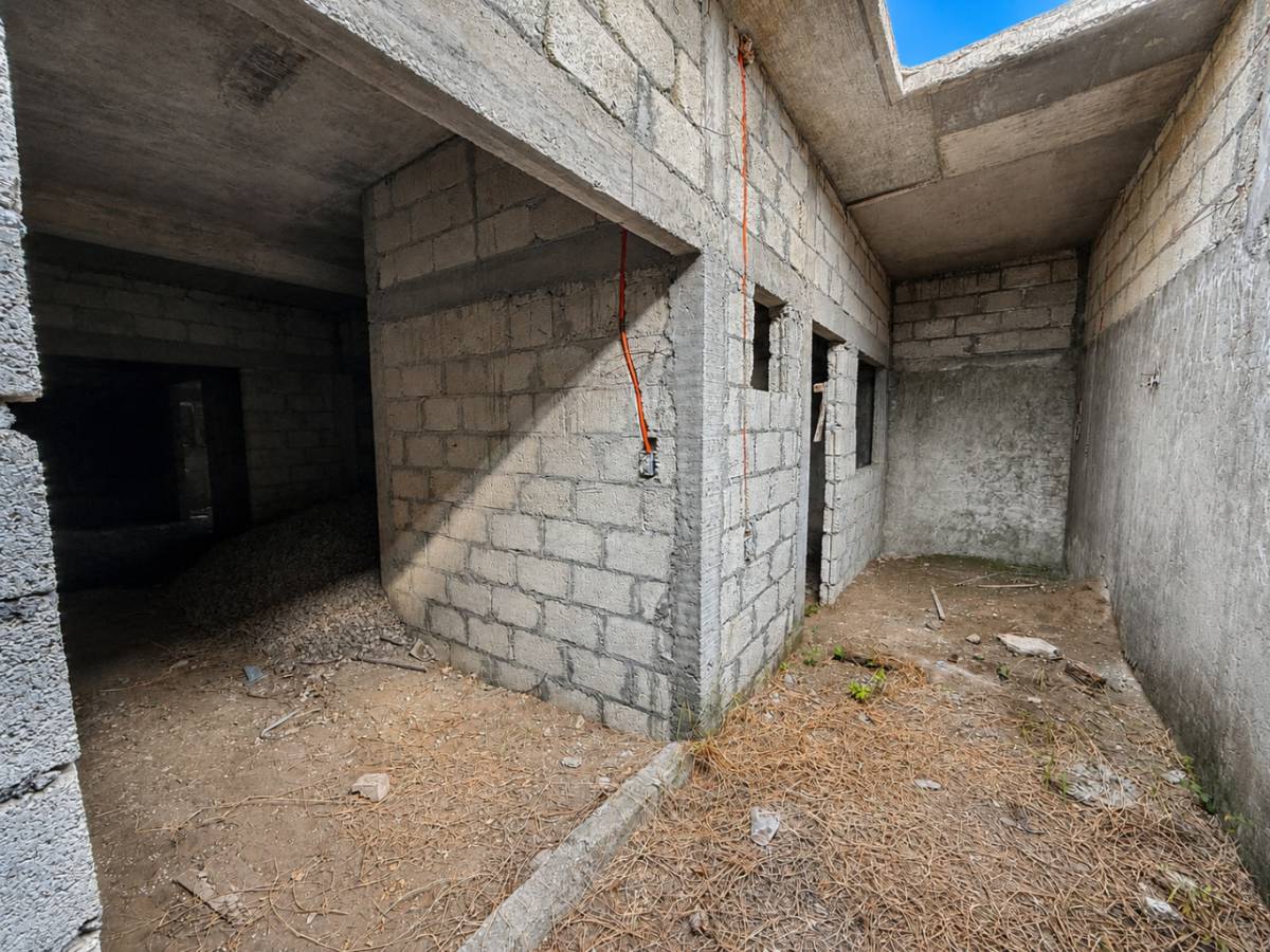 Terreno con construcción en obra negra 1 nivel - Miniatura 8