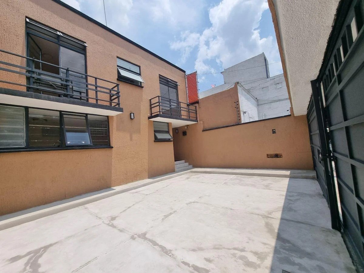 EXCELENTE CASA EN EL CORAZON DE COYOACAN - Miniatura 2