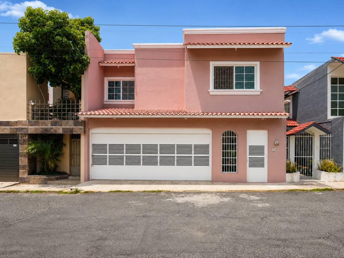CASA CON ALBERCA PRIVADA EN BOCA DEL RIO