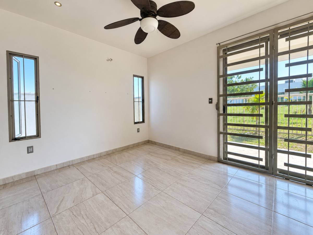 CASA EN EL NUEVO VERACRUZ  3 RECAMARAS,  JARDIN Y DE DOBLE ALTURA - Miniatura 6