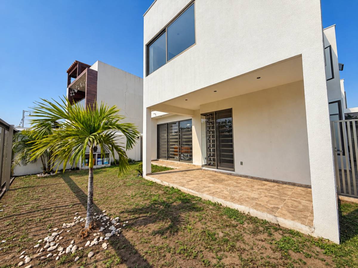CASA EN EL NUEVO VERACRUZ  3 RECAMARAS,  JARDIN Y DE DOBLE ALTURA - Miniatura 14