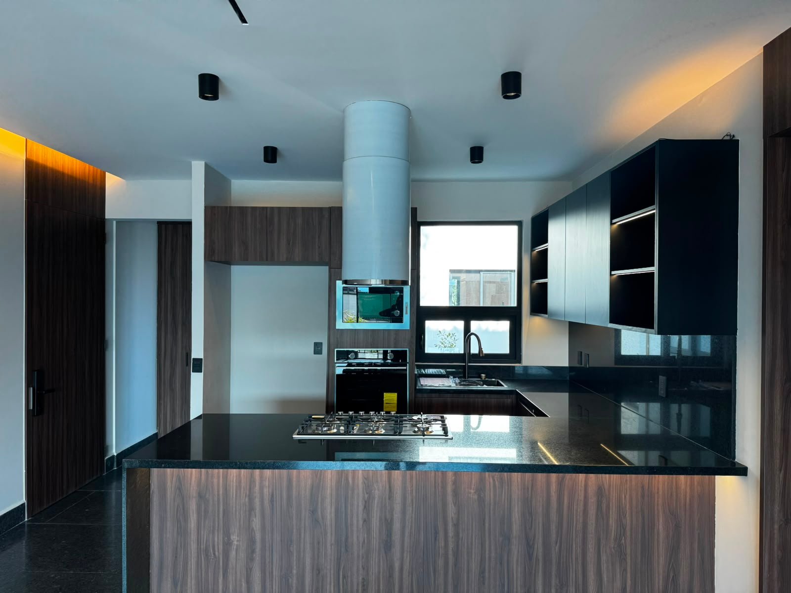 Espectacular Departamento Casi Nuevo en Las Águilas | 2 Rec, 3 Baños, 2 Estacionamientos