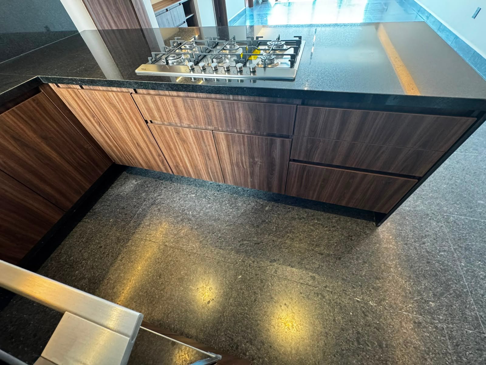 Espectacular Departamento Casi Nuevo en Las Águilas | 2 Rec, 3 Baños, 2 Estacionamientos - Miniatura 14
