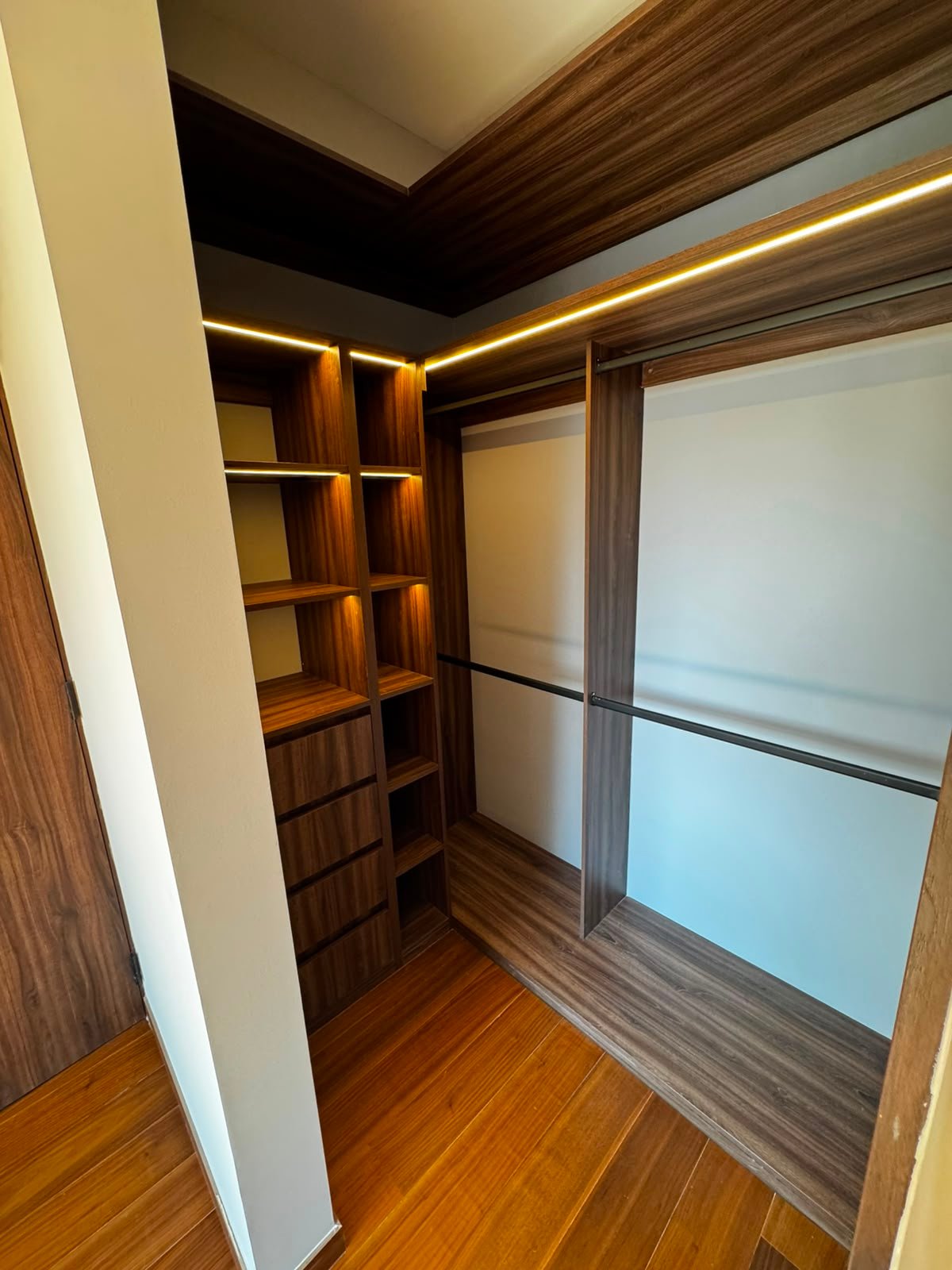 Espectacular Departamento Casi Nuevo en Las Águilas | 2 Rec, 3 Baños, 2 Estacionamientos - Miniatura 8